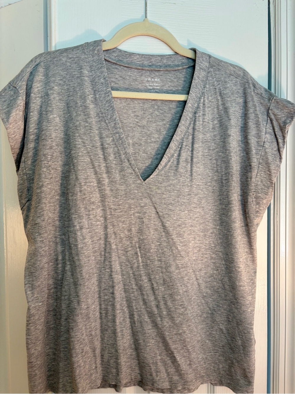 Frame Denim Le Mid Rise Gray V-Neck Relaxed Tee